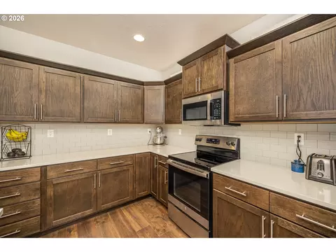 Kitchen - 22447 Noti Loop, Noti, OR 97461 photo 2 of 3