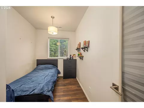 Bedroom - 22447 Noti Loop, Noti, OR 97461 photo 1 of 7