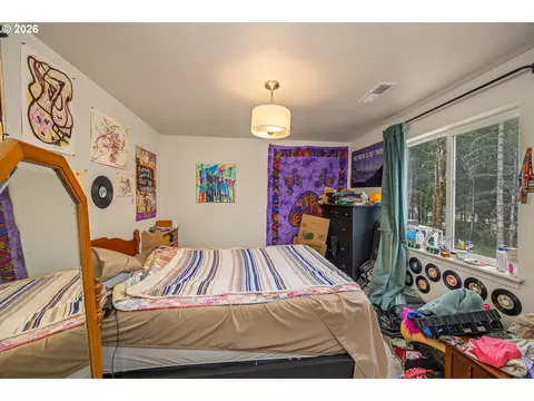 Bedroom - 22447 Noti Loop, Noti, OR 97461 photo 2 of 7