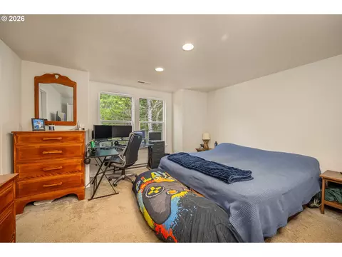 Bedroom - 22447 Noti Loop, Noti, OR 97461 photo 4 of 7