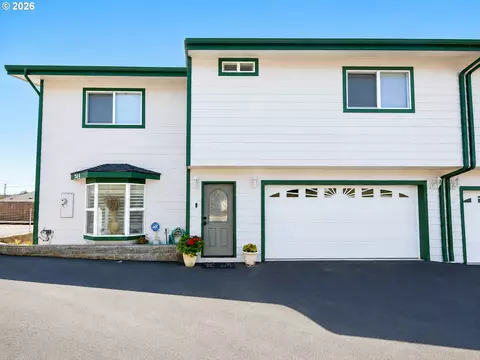 745 2nd St, Brookings, OR 97415