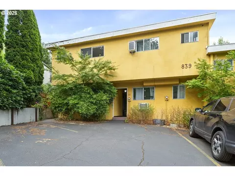 839 SW Broadway Dr #71, Portland, OR 97201