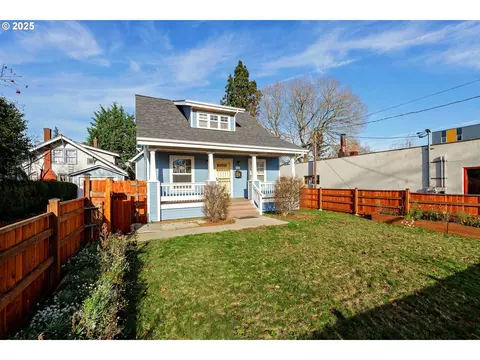 2913 NE Killingsworth St, Portland, OR 97211