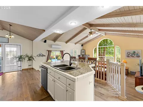Kitchen - 12737 NE Cedarbrook Rd, Aurora, OR 97002 photo 1 of 5