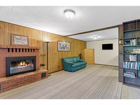 Living - 12737 NE Cedarbrook Rd, Aurora, OR 97002 photo 3 of 4