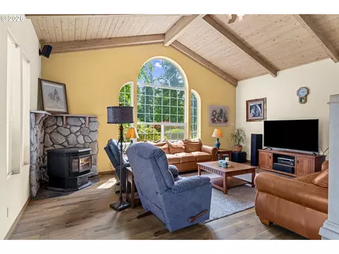 Living - 12737 NE Cedarbrook Rd, Aurora, OR 97002 photo 1 of 4