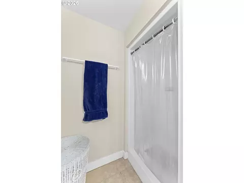 Bath - 12737 NE Cedarbrook Rd, Aurora, OR 97002 photo 3 of 3