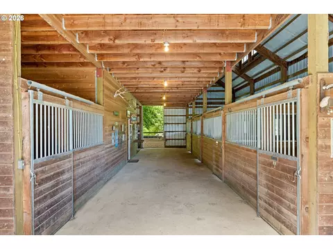 Entry Way - 12737 NE Cedarbrook Rd, Aurora, OR 97002 photo 3 of 4