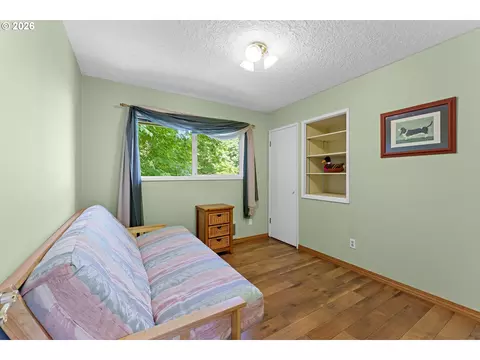 Bedroom - 12737 NE Cedarbrook Rd, Aurora, OR 97002 photo 2 of 4