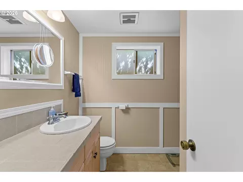 Bath - 12737 NE Cedarbrook Rd, Aurora, OR 97002 photo 2 of 3