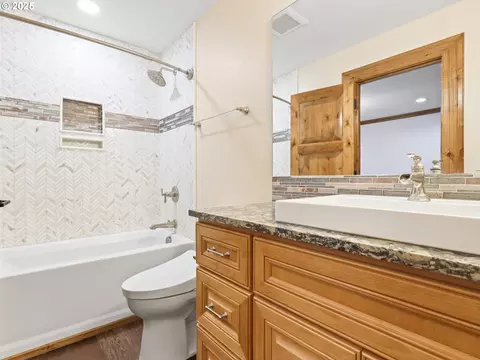 Bath - 30425 SE Haley Rd, Boring, OR 97009 photo 6 of 11