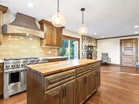 Kitchen - 30425 SE Haley Rd, Boring, OR 97009 photo 3 of 3