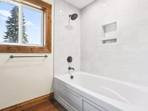 Bath - 30425 SE Haley Rd, Boring, OR 97009 photo 10 of 11