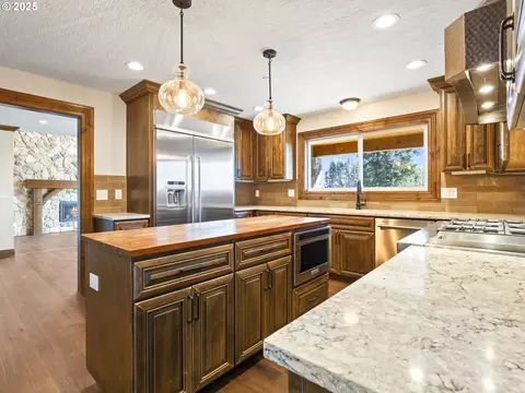 Kitchen - 30425 SE Haley Rd, Boring, OR 97009 photo 2 of 3