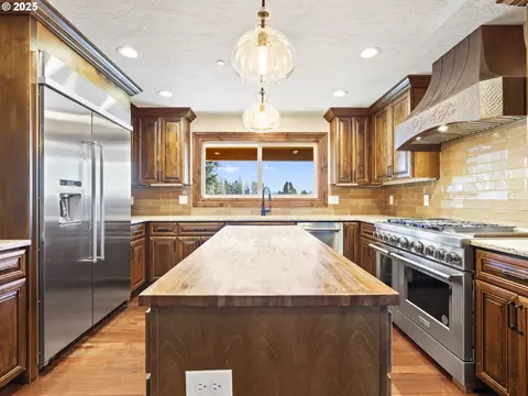 Kitchen - 30425 SE Haley Rd, Boring, OR 97009 photo 1 of 3