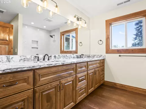 Bath - 30425 SE Haley Rd, Boring, OR 97009 photo 5 of 11