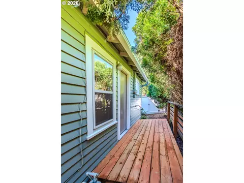 Exterior - 824 NW Mignonette Ave, Gresham, OR 97030 photo 7 of 9