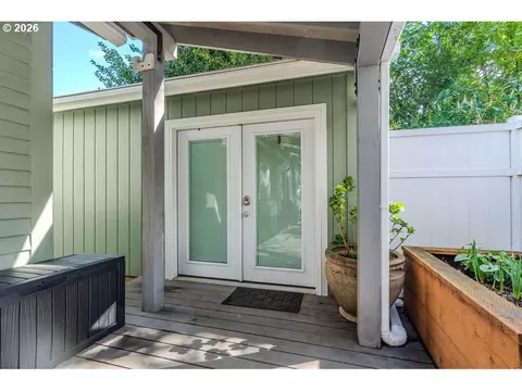 Exterior - 824 NW Mignonette Ave, Gresham, OR 97030 photo 5 of 9