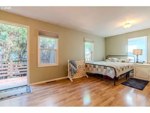 Bedroom - 824 NW Mignonette Ave, Gresham, OR 97030 photo 5 of 6