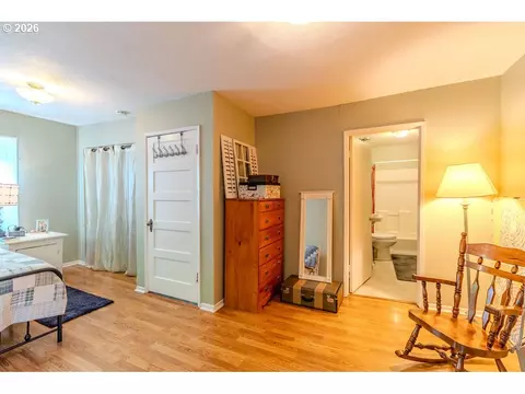 Bedroom - 824 NW Mignonette Ave, Gresham, OR 97030 photo 4 of 6