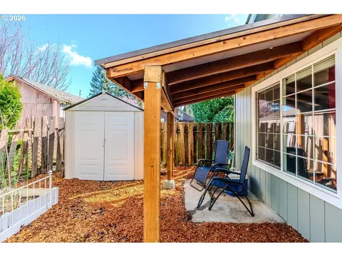 Exterior - 824 NW Mignonette Ave, Gresham, OR 97030 photo 8 of 9