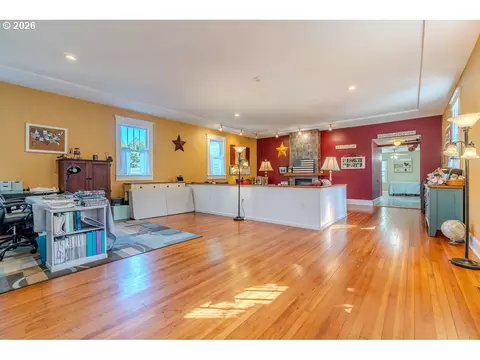 Living - 824 NW Mignonette Ave, Gresham, OR 97030 photo 5 of 5