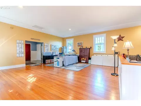 Living - 824 NW Mignonette Ave, Gresham, OR 97030 photo 4 of 5