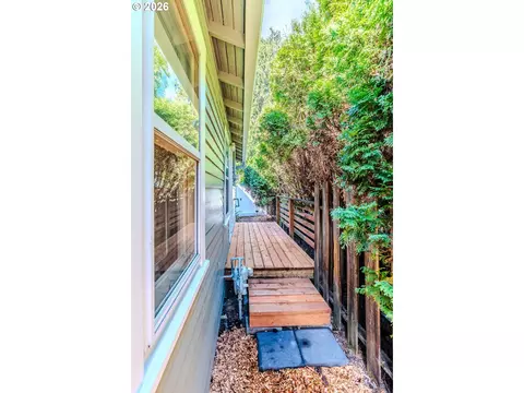 Exterior - 824 NW Mignonette Ave, Gresham, OR 97030 photo 6 of 9