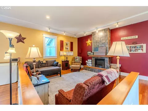 Living - 824 NW Mignonette Ave, Gresham, OR 97030 photo 1 of 5