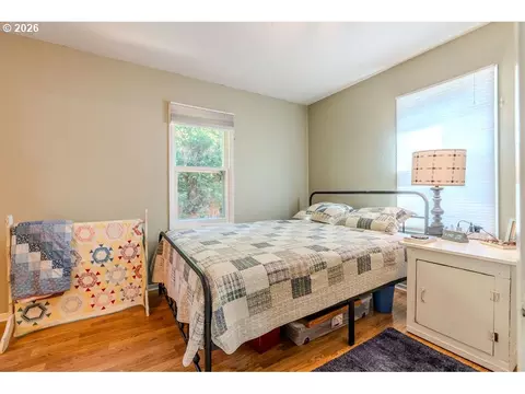 Bedroom - 824 NW Mignonette Ave, Gresham, OR 97030 photo 2 of 6
