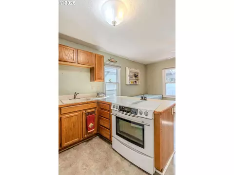 Kitchen - 824 NW Mignonette Ave, Gresham, OR 97030 photo 3 of 3
