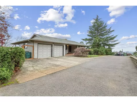 409 SW Red Hills Dr, Dundee, OR 97115