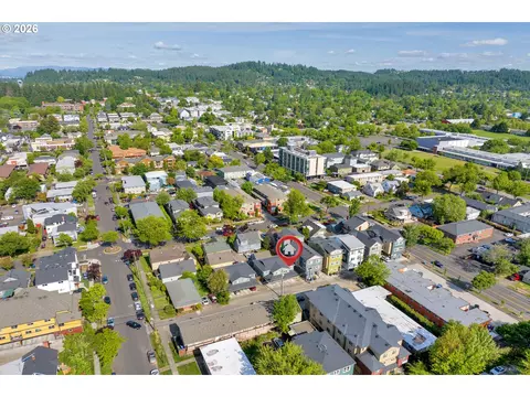 View/Area - 1733 Mill Aly, Eugene, OR 97401 photo 2 of 4
