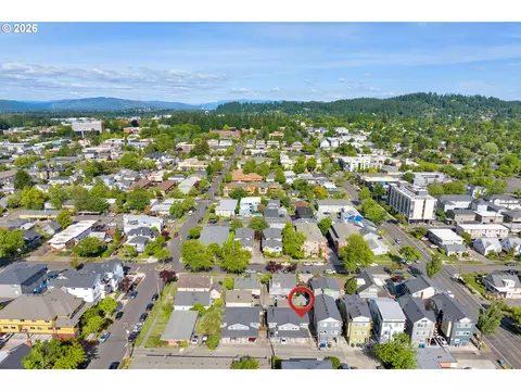 View/Area - 1733 Mill Aly, Eugene, OR 97401 photo 3 of 4