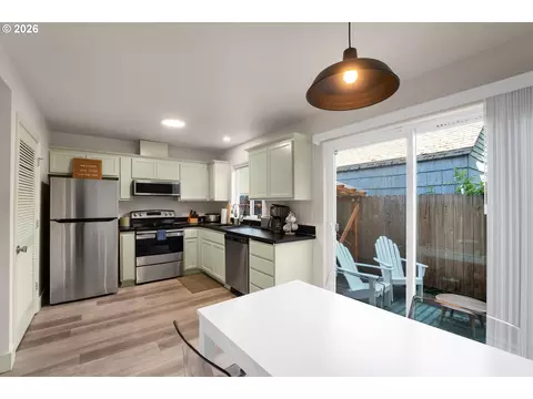 Kitchen - 1733 Mill Aly, Eugene, OR 97401 photo 3 of 3