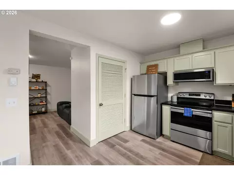 Kitchen - 1733 Mill Aly, Eugene, OR 97401 photo 2 of 3