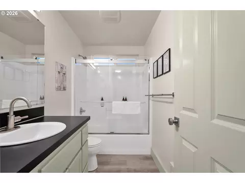 Bath - 1733 Mill Aly, Eugene, OR 97401 photo 1 of 1