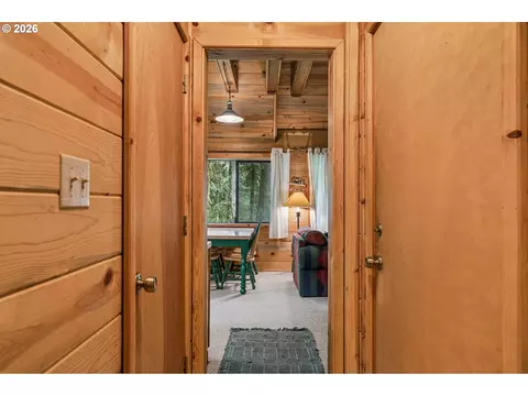 28320 E Road 20, Rhododendron, OR 97049 photo 11