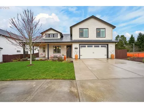2031 E 9th St, La Center, WA 98629