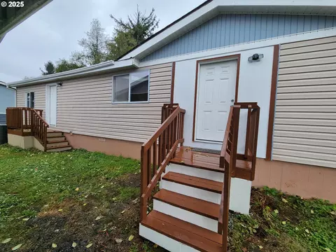 110 NW 4th St #E13, Warrenton, OR 97146