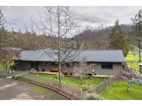 215 Kennaday Ln, Idleyld Park, OR 97447