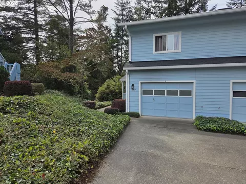 1455 Seacrest Ln #1A, Brookings, OR 97415
