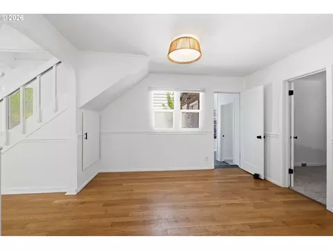 Living - 2459 Miami Ln, Eugene, OR 97403 photo 4 of 4
