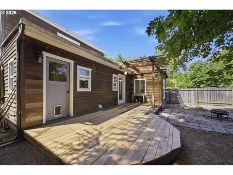 Exterior - 2459 Miami Ln, Eugene, OR 97403 photo 4 of 5
