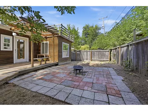 Exterior - 2459 Miami Ln, Eugene, OR 97403 photo 3 of 5