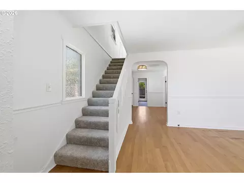 Entry Way - 2459 Miami Ln, Eugene, OR 97403 photo 3 of 4