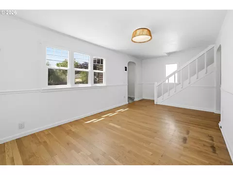 Living - 2459 Miami Ln, Eugene, OR 97403 photo 3 of 4