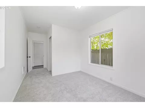Bedroom - 2459 Miami Ln, Eugene, OR 97403 photo 9 of 10
