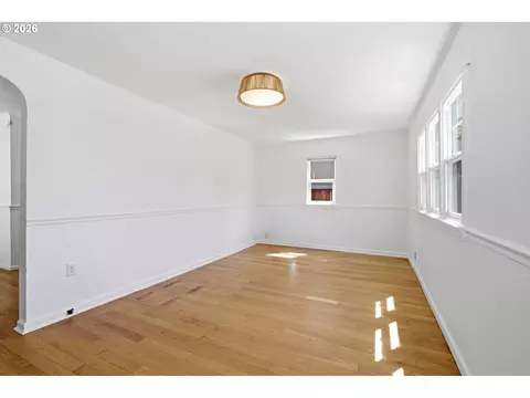 Living - 2459 Miami Ln, Eugene, OR 97403 photo 1 of 4