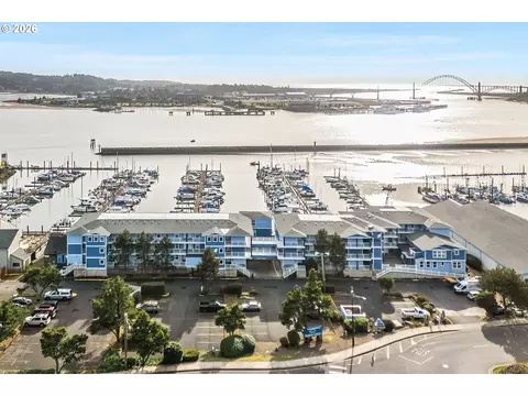 890 SE Bay Blvd #104, Newport, OR 97365
